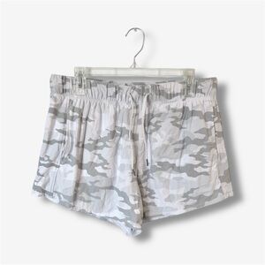 Athletic Works White Camo Shorts Womens Activewear Light Gray Large (12-14)